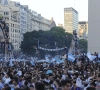 Devant la folie des supporters argentins, les joueurs contraints de continuer leur tour d'honneur en hélicoptère