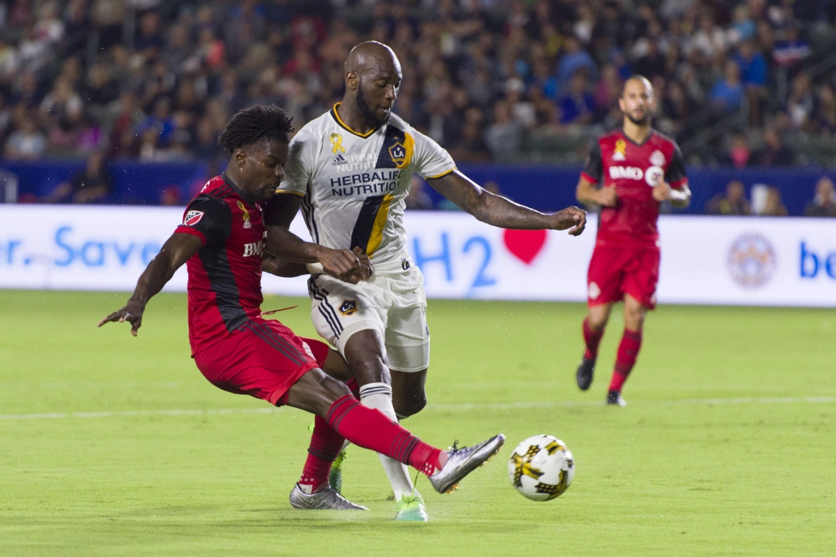 Un ancien international français passé par Charleroi, la Lazio et LA Galaxy raccroche les crampons 