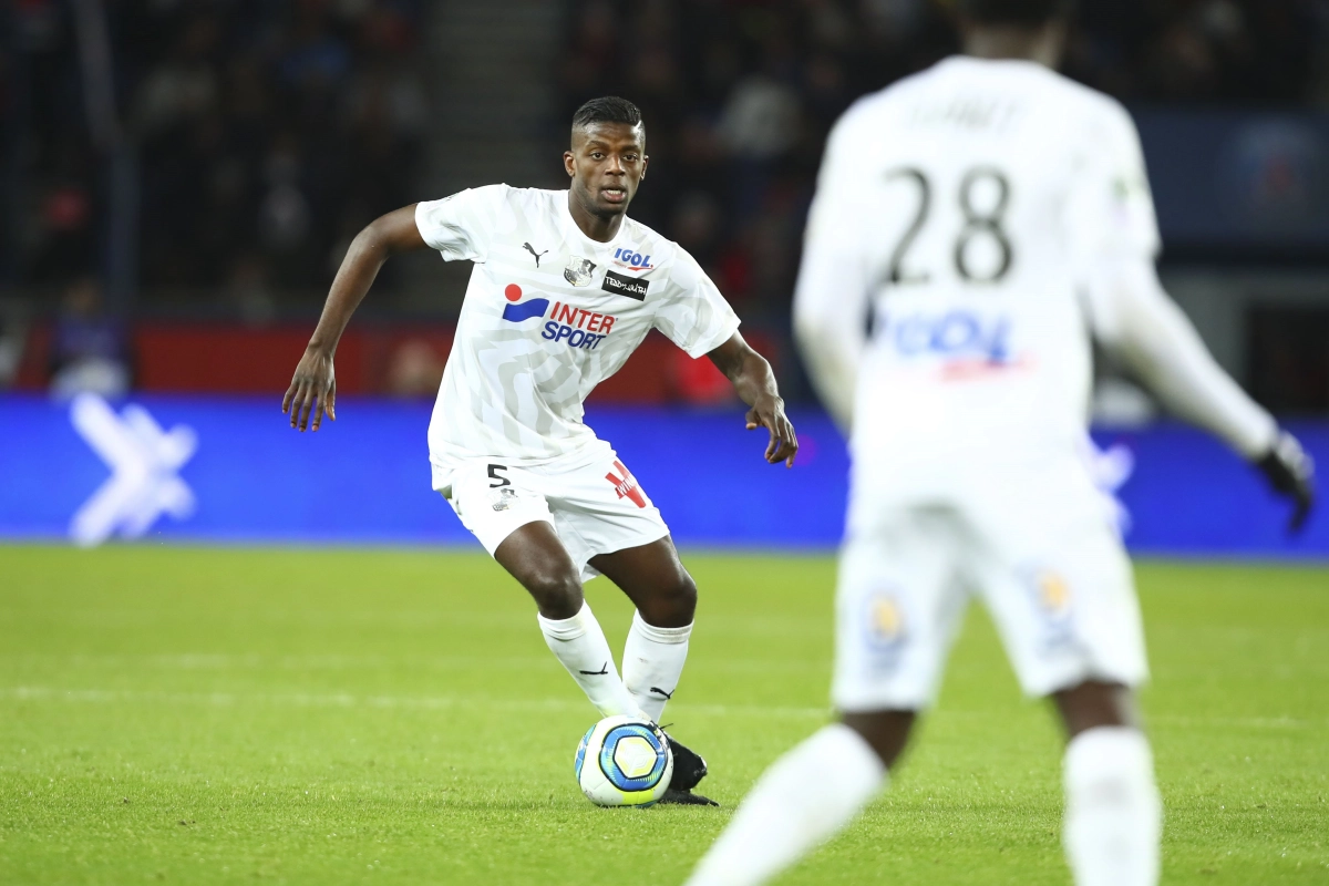 Un joueur de Ligue 1 en passe rejoindre...Wuhan, ville d'origine du coronavirus