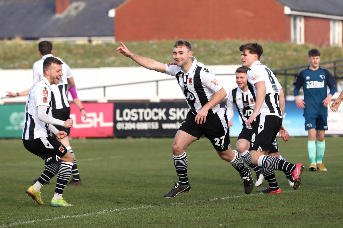 🎥 Les Amateurs de Chorley éliminent Derby County et.... chantent du Adèle pour fêter ça ! 