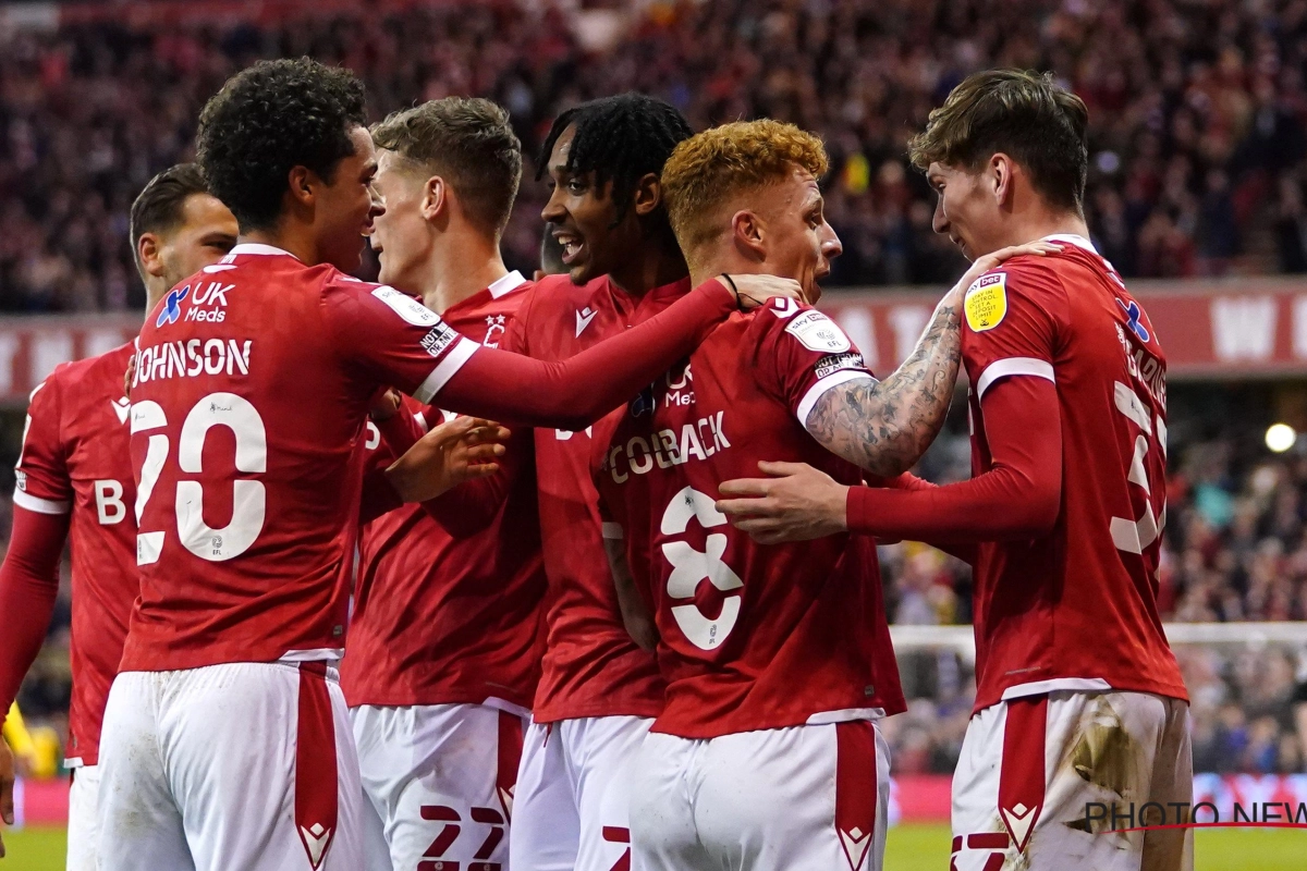 🎥 Un joueur de Nottingham Forest marque un but sensationnel à la Roberto Carlos