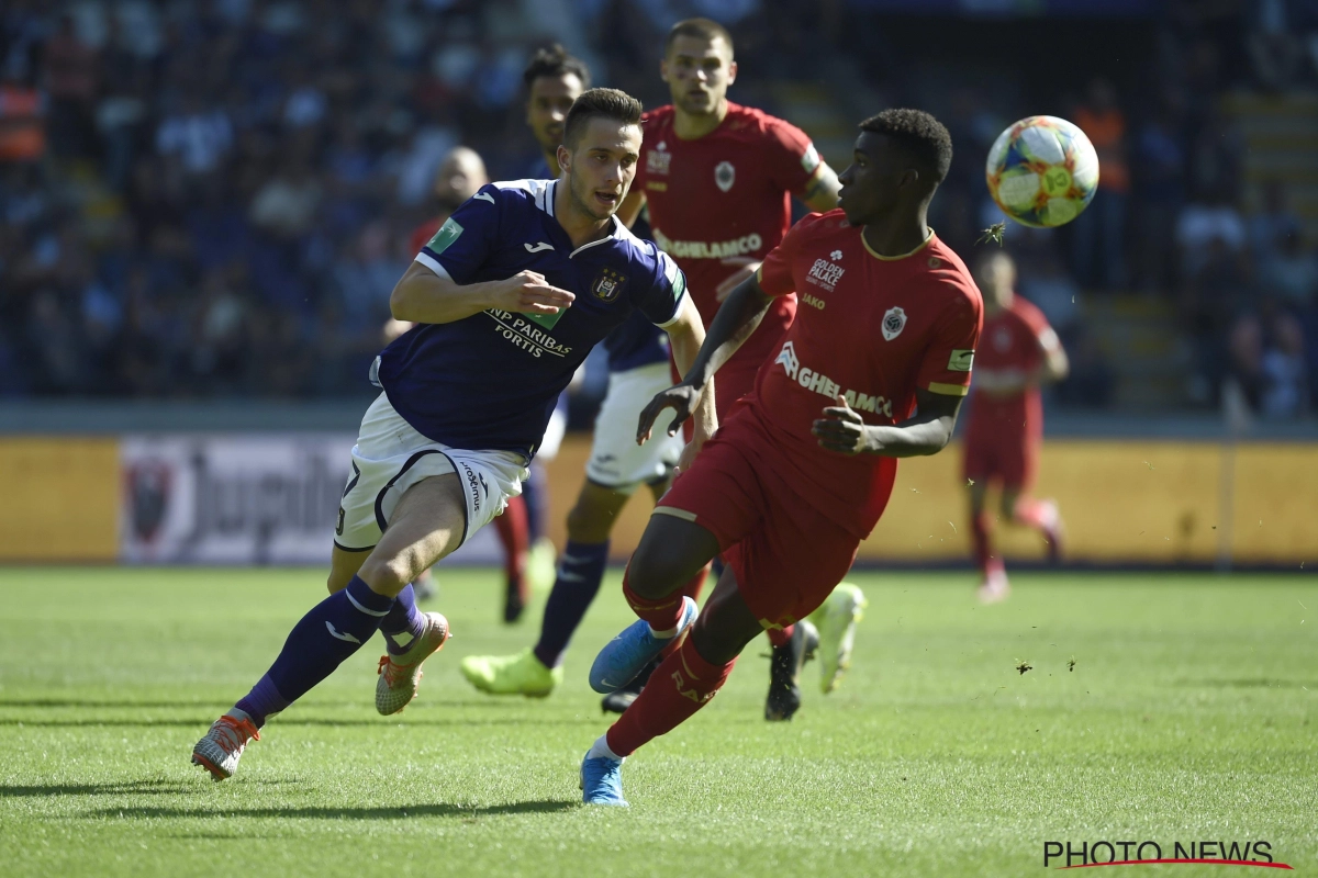 🎥 Du jamais vu : un ancien d'Anderlecht inscrit deux corners directs en un match