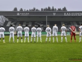 Les joueurs d'Eupen protestent avant le coup d'envoi