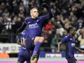 L'arbitre a dû calmer Islam Slimani, comme un peu trop souvent 