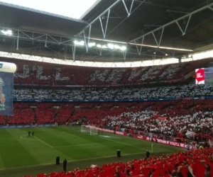 Magnifique ! Les supporters de Liverpool et Dortmund chantent ensemble dans les rues (video)