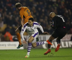 Mitrovic en mode renard des surfaces (vidéo)