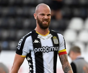 🎥 Dessoleil a vécu le dernier match de Charleroi torse nu