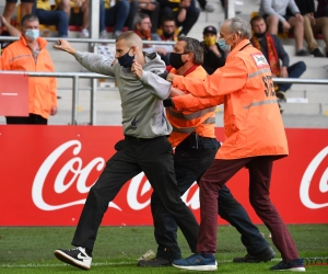 Un supporter malinois monte sur le terrain pour s'en prendre au buteur ostendais