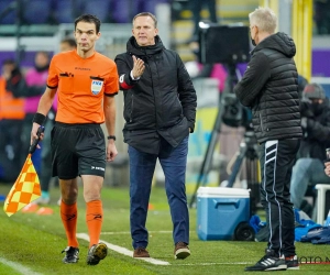 Van den Brom pas satisfait de l'arbitrage : "Nous aurions pu obtenir deux penaltys"