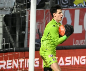 Rémy Descamps a retrouvé sa place dans les buts carolos: "Quand on a deux bons gardiens..." 