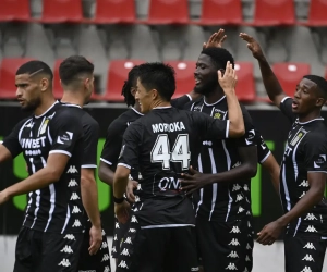 Penaltys manqués, autobut gag, bijou, triplé: Charleroi à la fête devant ses supporters! 