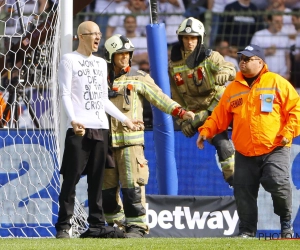 🎥 Finale de la Croky Cup: un homme s'attache au poteau en fin de match