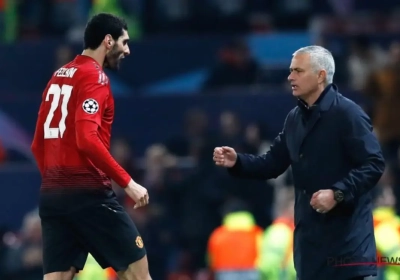 Fellaini lui tire les cheveux, il ironise : "Jaloux de ne plus en avoir"