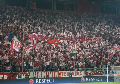 Le magnifique tifo commun des supporters de l'Olympiakos et de l'Etoile Rouge