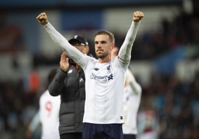 Jordan Henderson, beau joueur, félicite Kevin De Bruyne