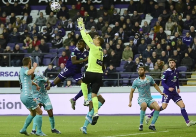 Solide derrière, imprécis devant : Anderlecht bute sur Charleroi 