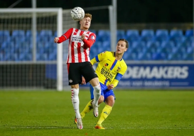 🎥 Joli but et large victoire pour Yorbe Vertessen avec le PSV 