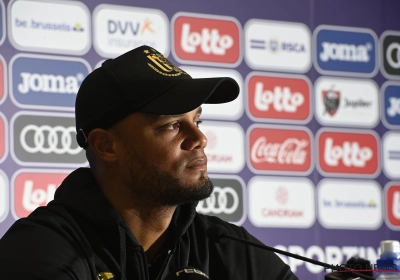 📷 Vincent Kompany est sorti du bus pour discuter avec les supporters liégeois