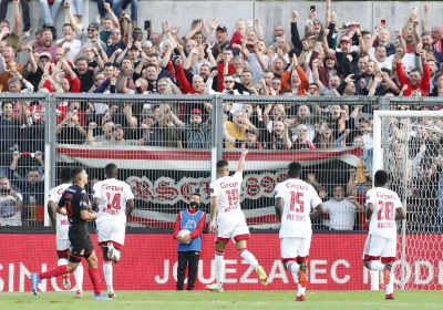 Réduit à dix, le Standard remporte le derby liégeois grâce à un grand Arnaud Bodart