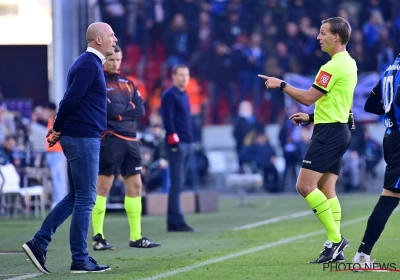 Philippe Clement n'est pas du tout d'accord avec l'arbitre: "Les deux joueurs touchent la balle"