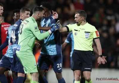 Jonathan Lardot aurait dû brandir deux cartons rouges lors du barrage retour Seraing - RWDM