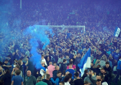 📷 Les supporters d'Everton envahissent le terrain après le maintien en Premier League