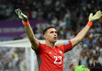 🎥 Emiliano Martinez se moque de Kylian Mbappé après la finale : "Une minute de silence"