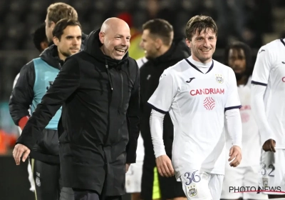 Riemer surprend : "Les longs ballons ? Oui, cela fait partie du jeu d'Anderlecht"