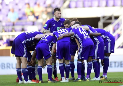 🎥 Un ancien d'Anderlecht cartonne en Conférence League sous John van den Brom