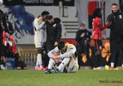 Les supporters du Standard, furieux, bloquent le bus des joueurs et demandent des explications