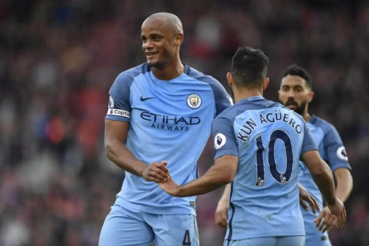 Un Kompany buteur et ressuscité guide Manchester City vers la victoire