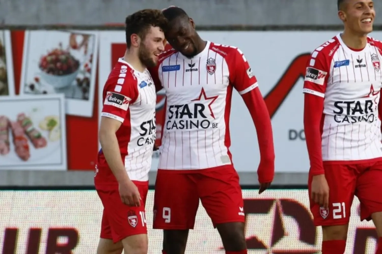 Yanis Mbombo quitte Mouscron pour la D1B