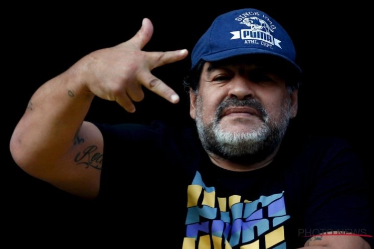 Nouveau bain de foule pour Maradona