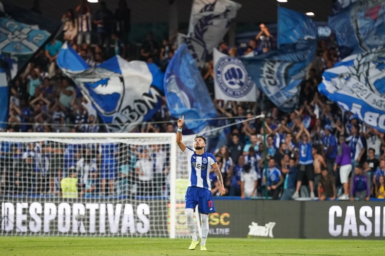 Un journaliste suisse insulté et menacé par des supporters du FC Porto