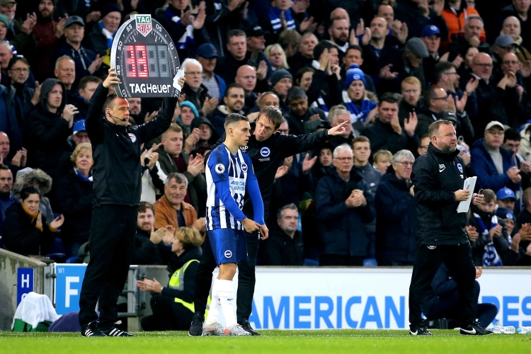 Retour des supporters au stade à Brighton, une première en Angleterre depuis mars