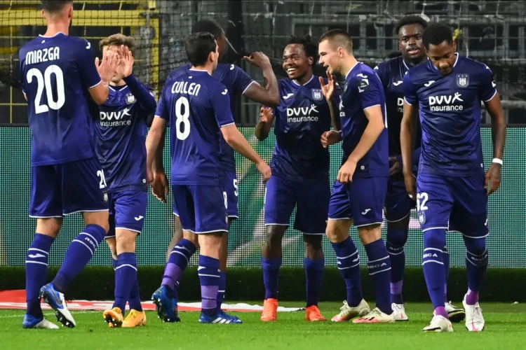 🎥 Le RSC Anderlecht révèle son troisième maillot !