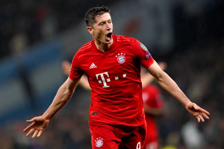 Robert Lewandowski : "Gagner un prix devant Lionel Messi et Cristiano Ronaldo signifie beaucoup pour moi"