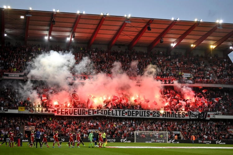 🎥 Poussé par un douzième homme bien présent, le Standard de Liège enregistre sa première victoire à domicile 