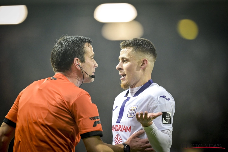 Cocasse : le match Charleroi - Anderlecht arrêté par Thorgan Hazard...et l'arbitre 